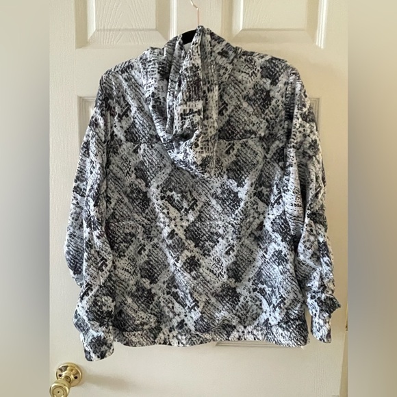 VS PINK lightweight windbreaker โข Womens XS - Picture 6 of 7